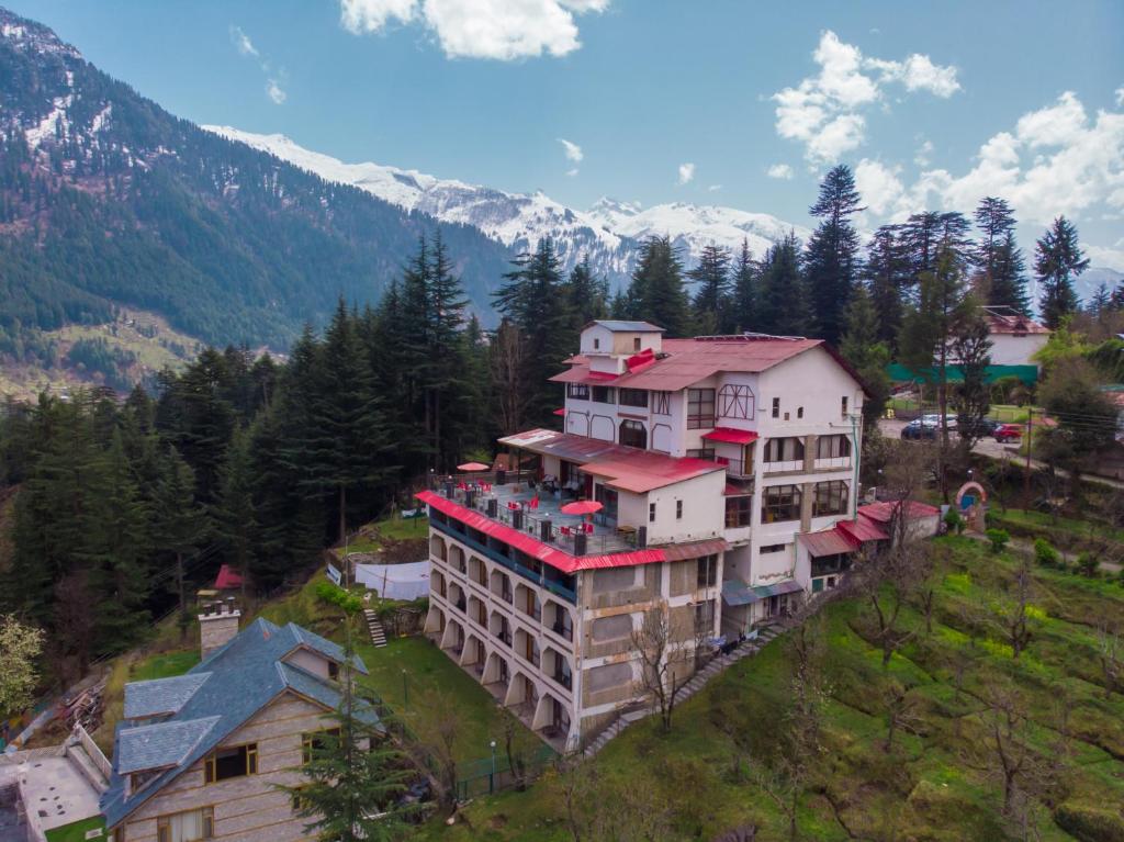 Hotels in manali near mall road and Manali 3 Night 4 Days Itinerary 2023 - Flight Booking, Hotel Booking, Tour Packages