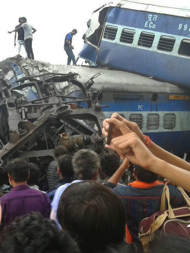 aptopix_india_train_derails_56729-jpg-8bcf4