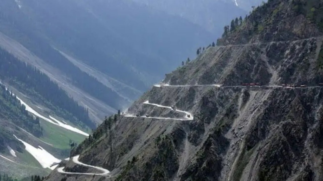 The 10 scariest roads in India that are a driver’s nightmare.